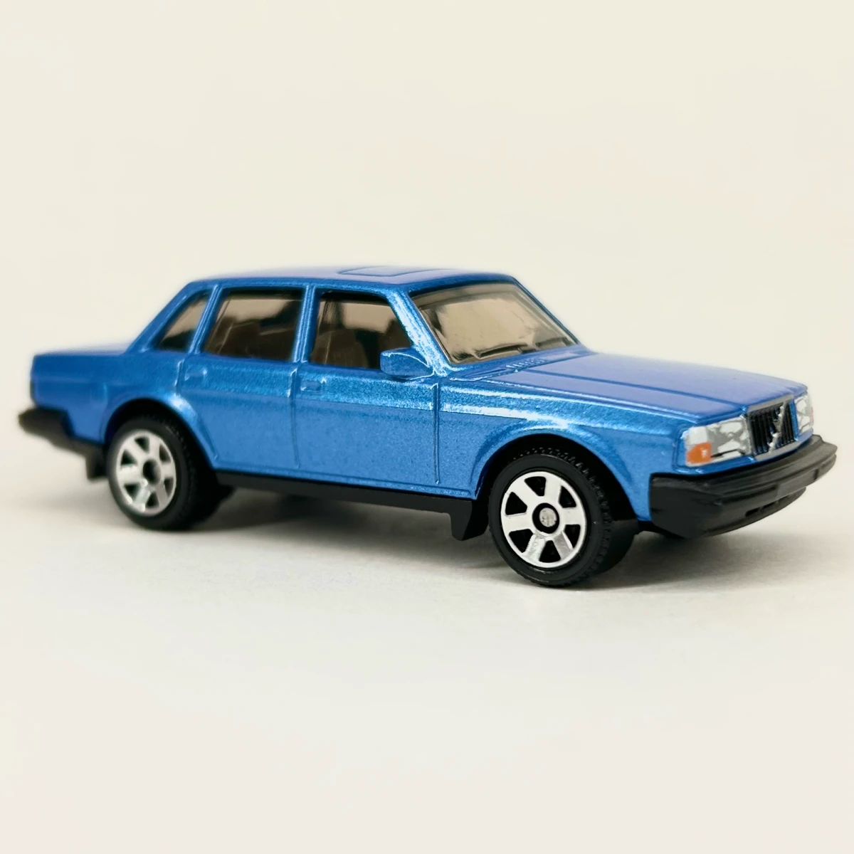 2025 1986 Volvo 240 Blue: No Package: Image 2