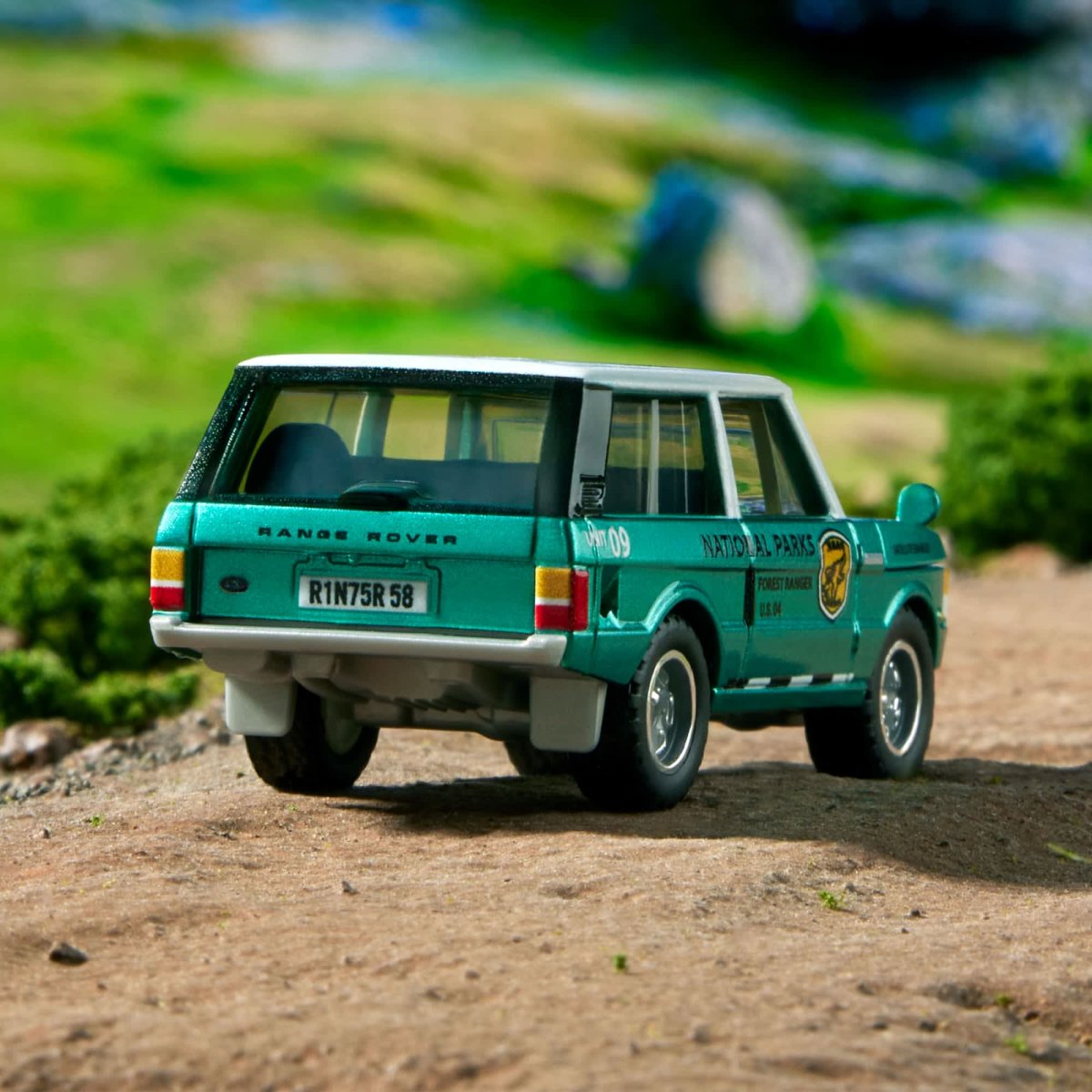 2025 1975 Range Rover Green: Image 12
