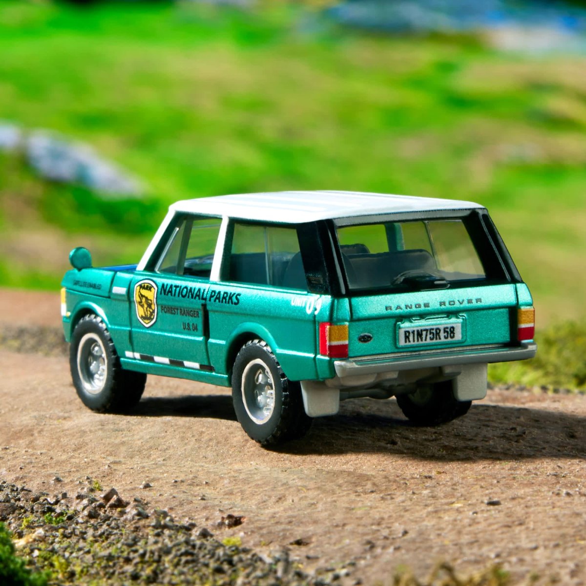 2025 1975 Range Rover Green: Image 13