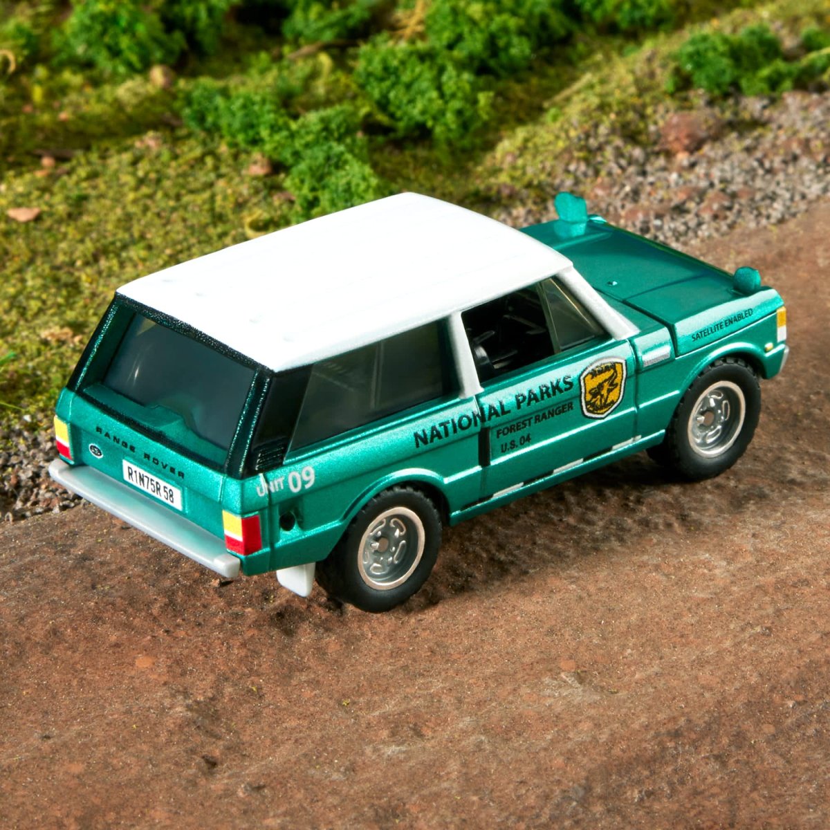 2025 1975 Range Rover Green: Image 6