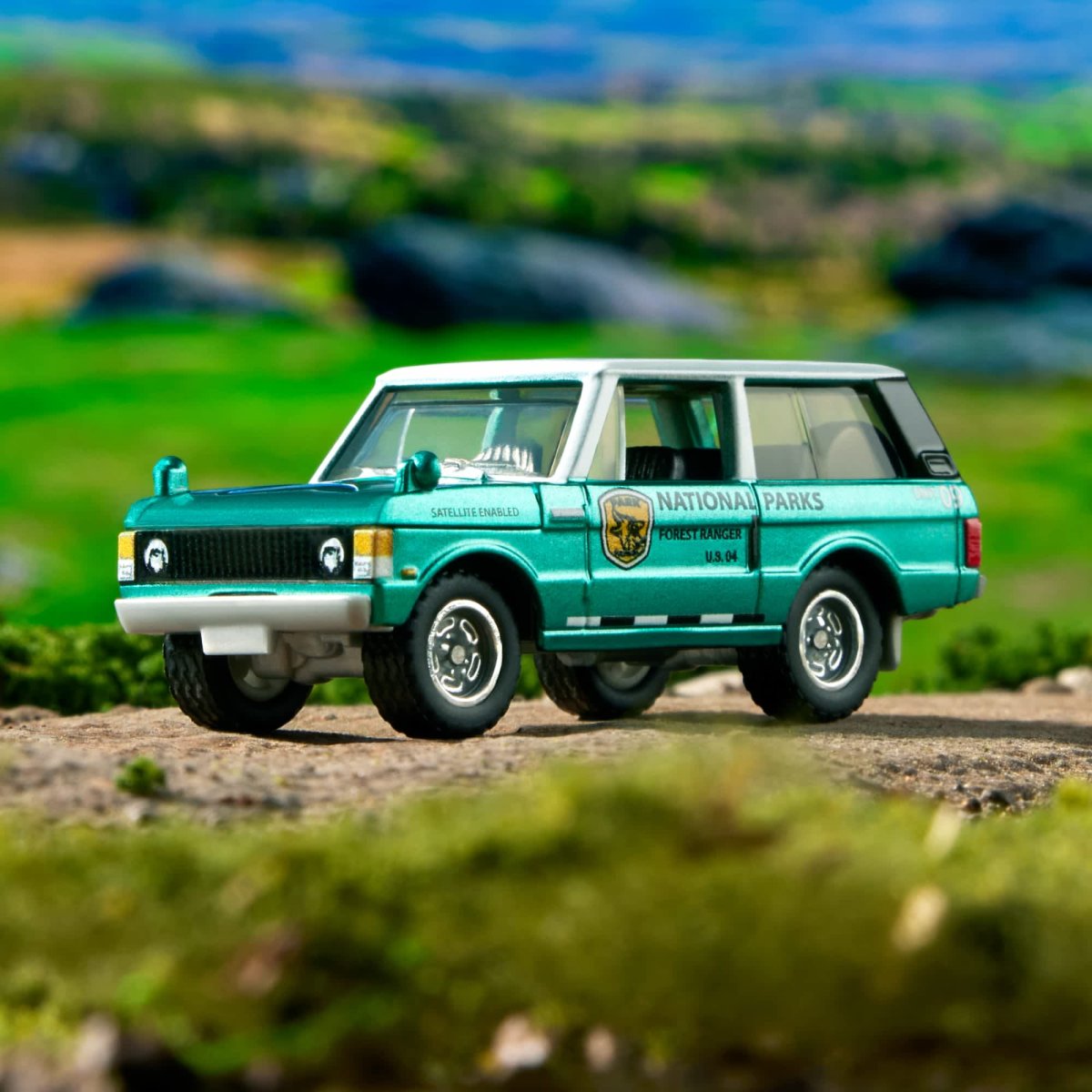 2025 1975 Range Rover Green: Image 2