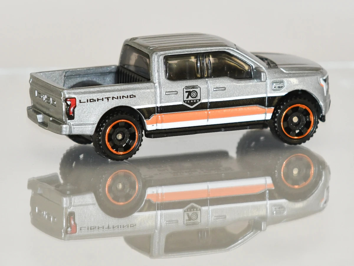 2022 Ford F150 Lighting: No Package: Image 3