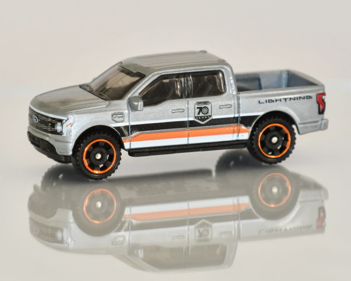 2022 Ford F150 Lighting: No Package: Image 2