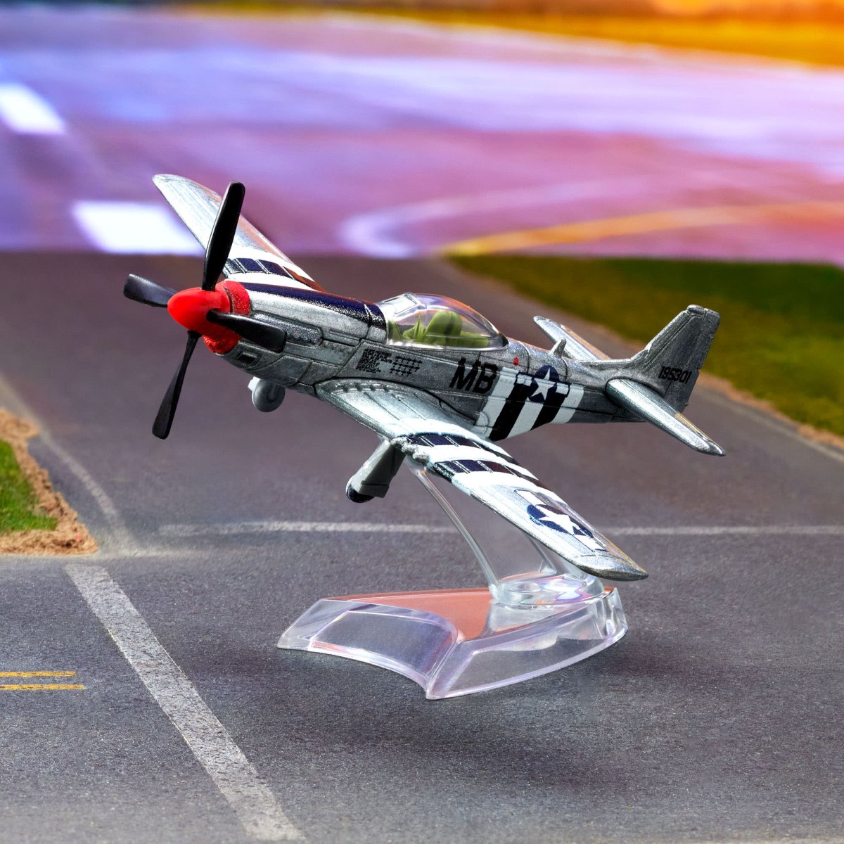 2025 North American P-51 Mustang Silver: Image 3