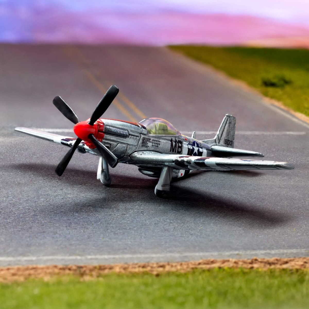 2025 North American P-51 Mustang Silver: Image 5