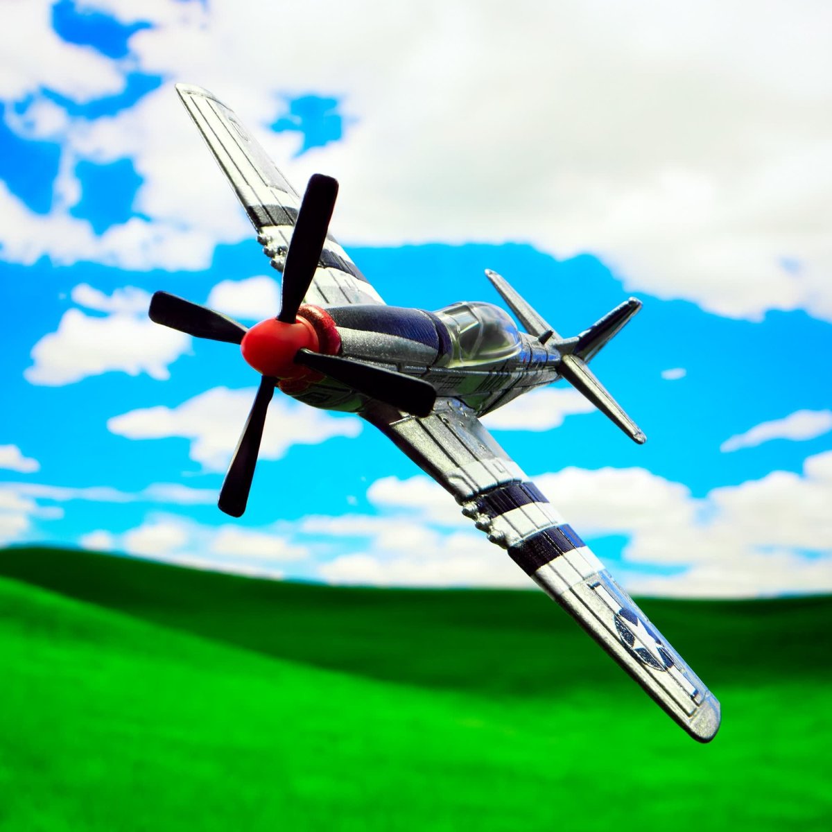 2025 North American P-51 Mustang Silver: Image 2