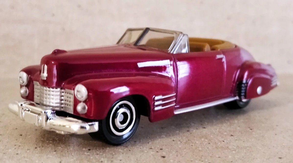 2022 41 Cadillac Series 62 Convertible Coupe Red: Image 2