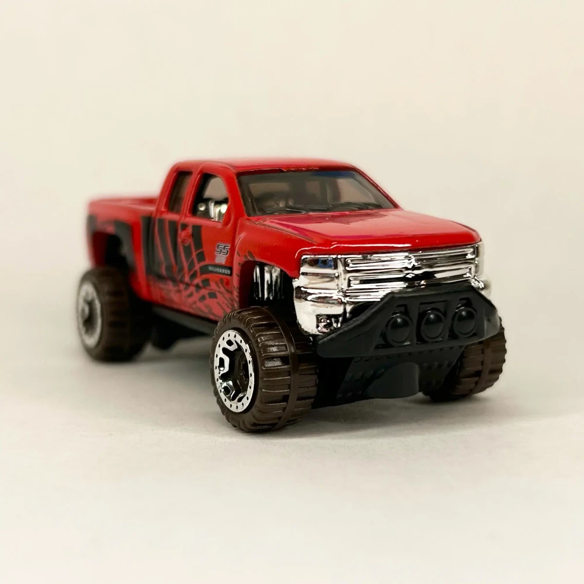 2026 Chevy Silverado Off Road Red: No Package: Image 3
