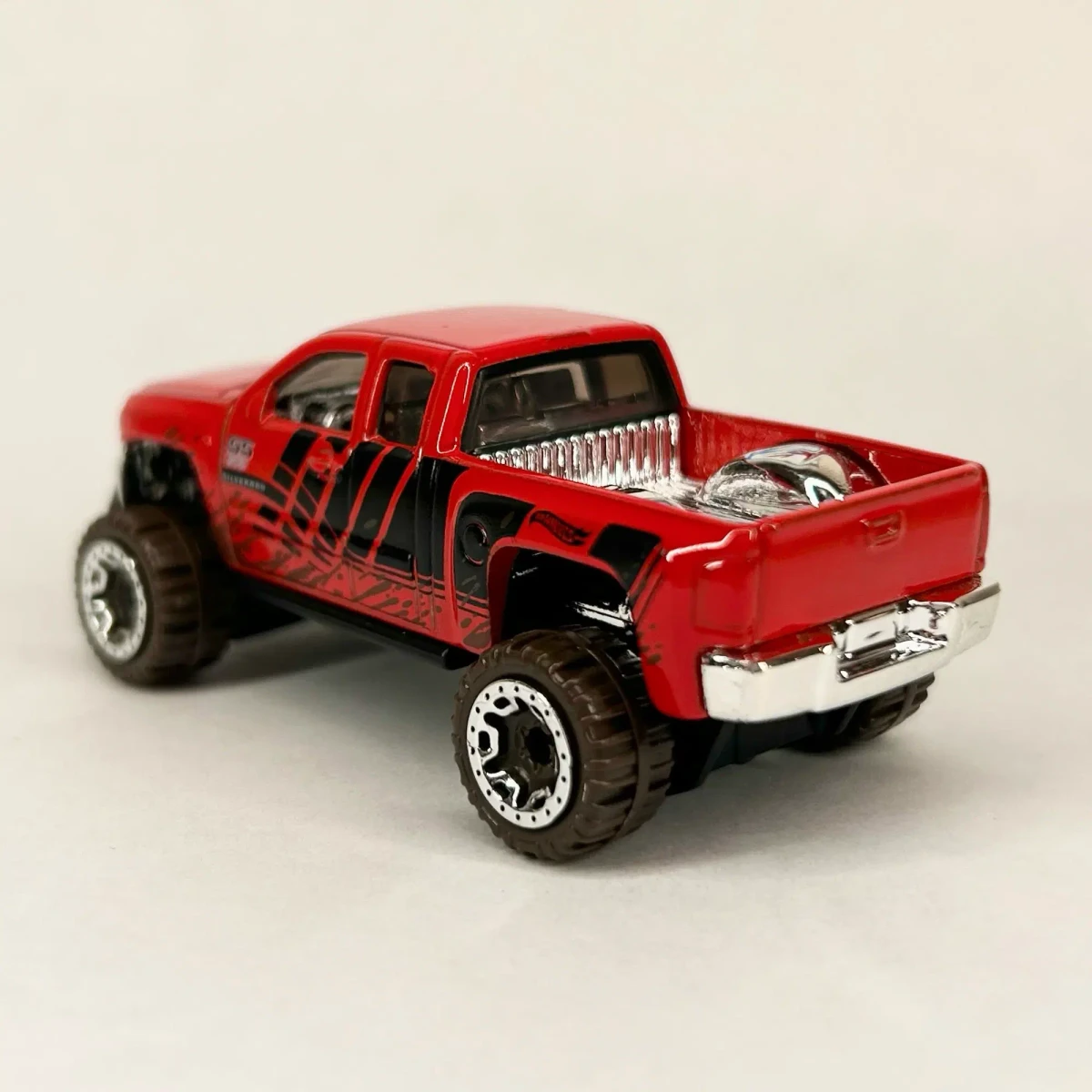 2026 Chevy Silverado Off Road Red: No Package: Image 4