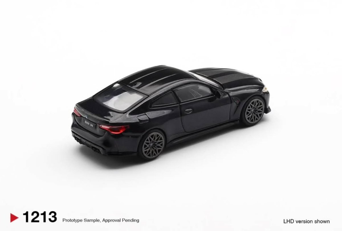 2026 BMW M4 CS Black: Image 3