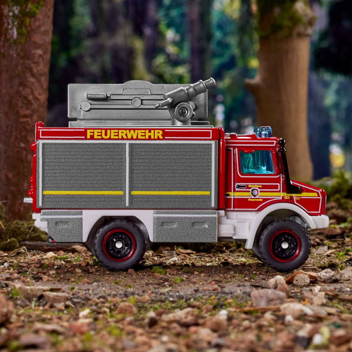 2024 Mercedes-Benz Unimog Fire Truck Red: Image 8