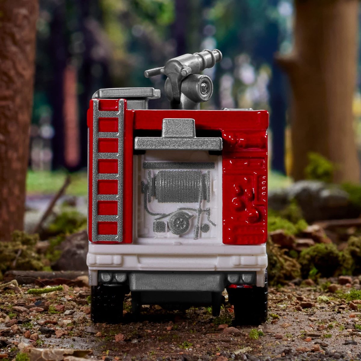 2024 Mercedes-Benz Unimog Fire Truck Red: Image 4