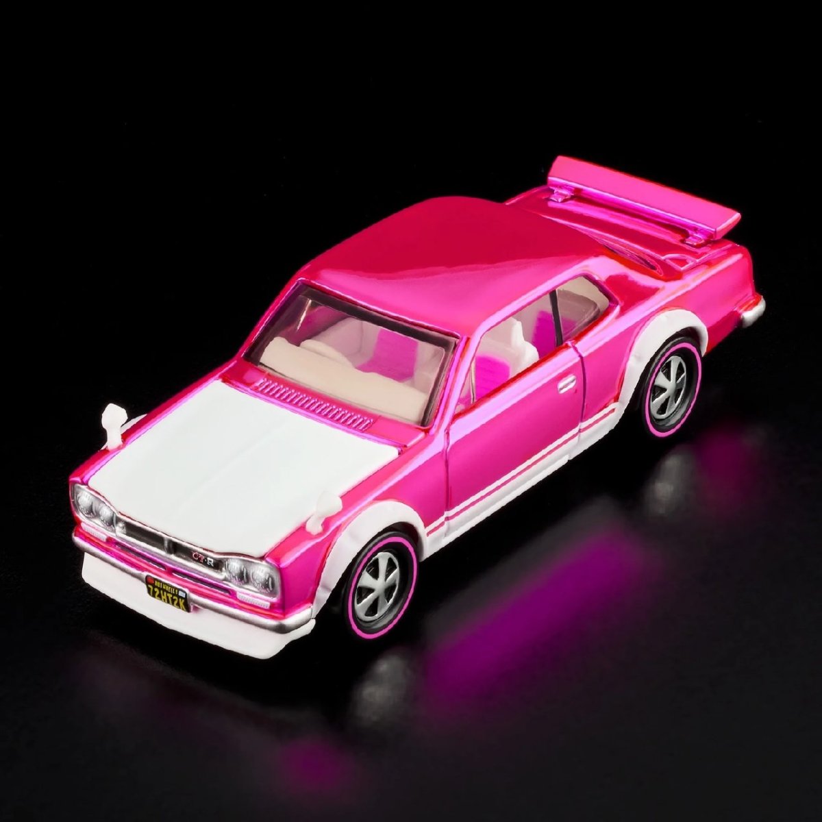 2026 1972 Skyline H/T 2000GT-R Pink: Image 11