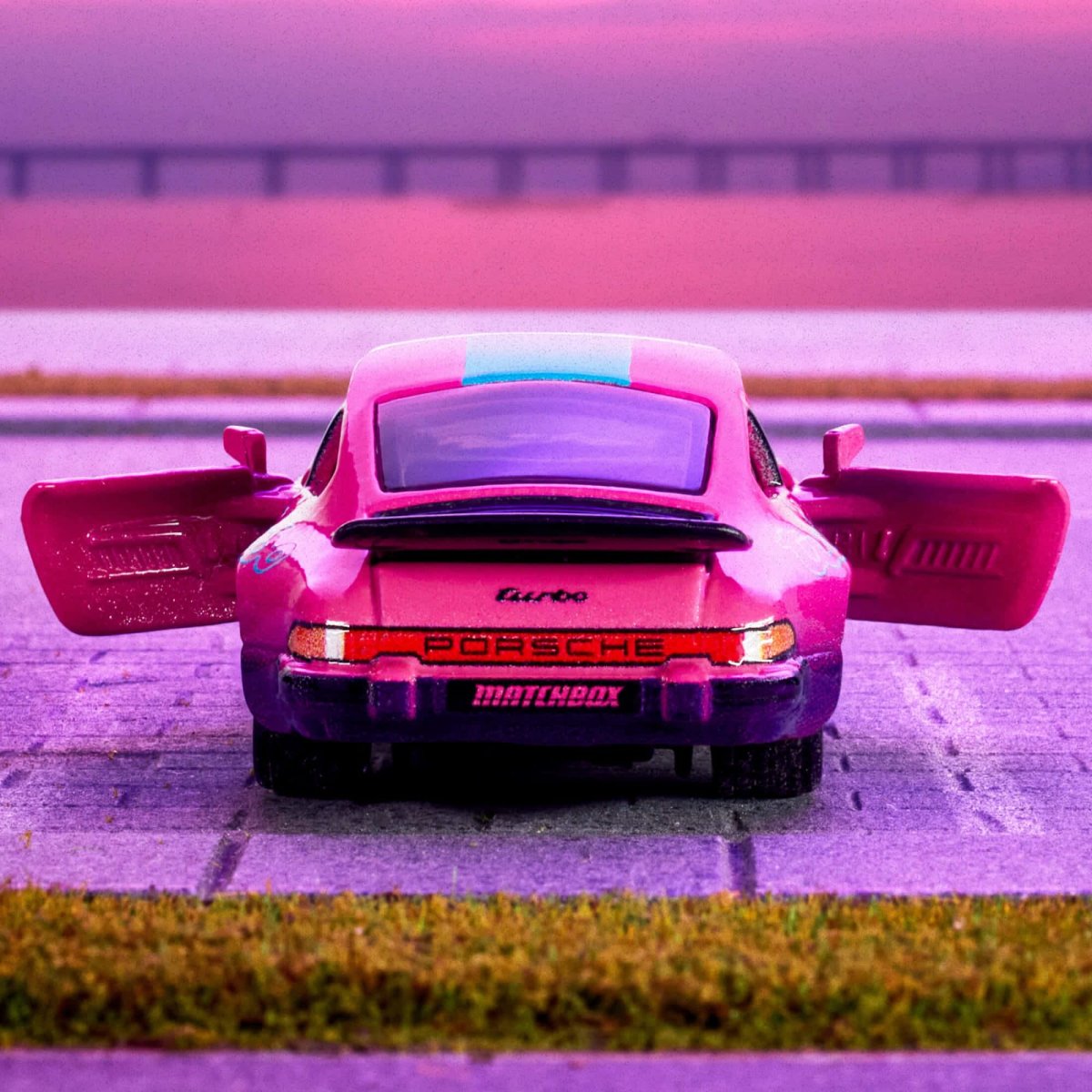 2023 80 Porsche 911 Turbo Pink: Image 6