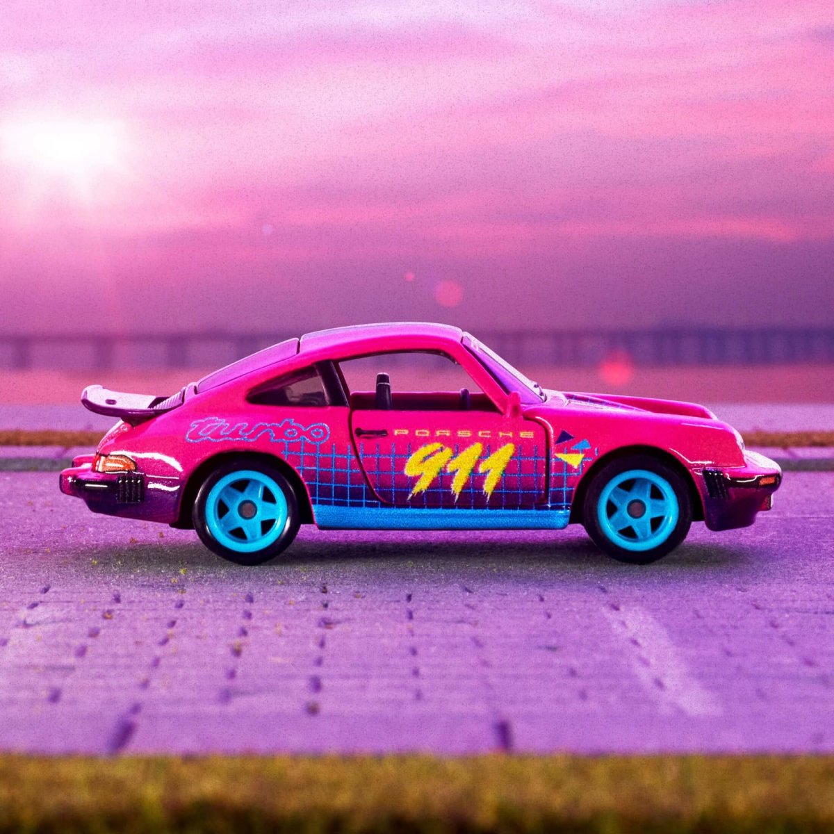2023 80 Porsche 911 Turbo Pink: Image 3