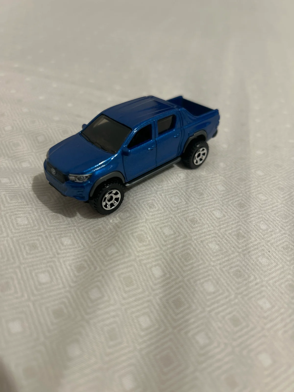 2024 2018 Toyota Hilux Blue: Image 3