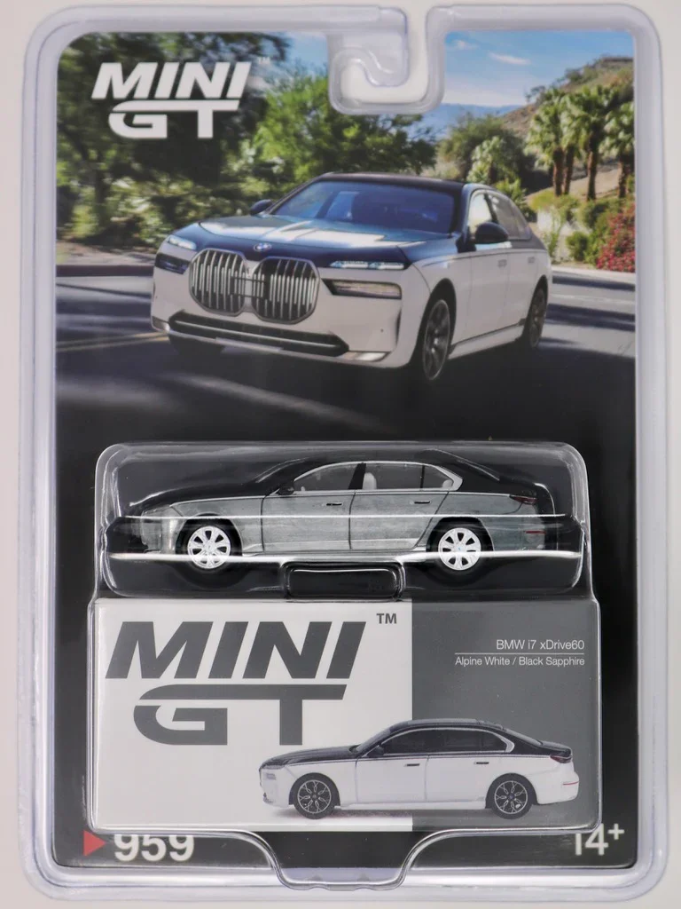 Hot Wheels BMW i7 xDrive60 Alpine White / Black Sapphire