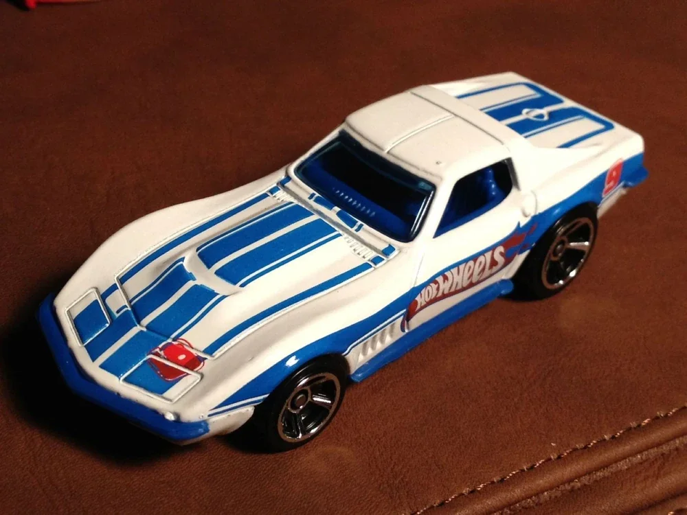 Hot Wheels 69 Corvette
