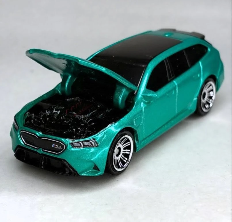 2026 2025 BMW M5 Touring Green: No Package: Image 2