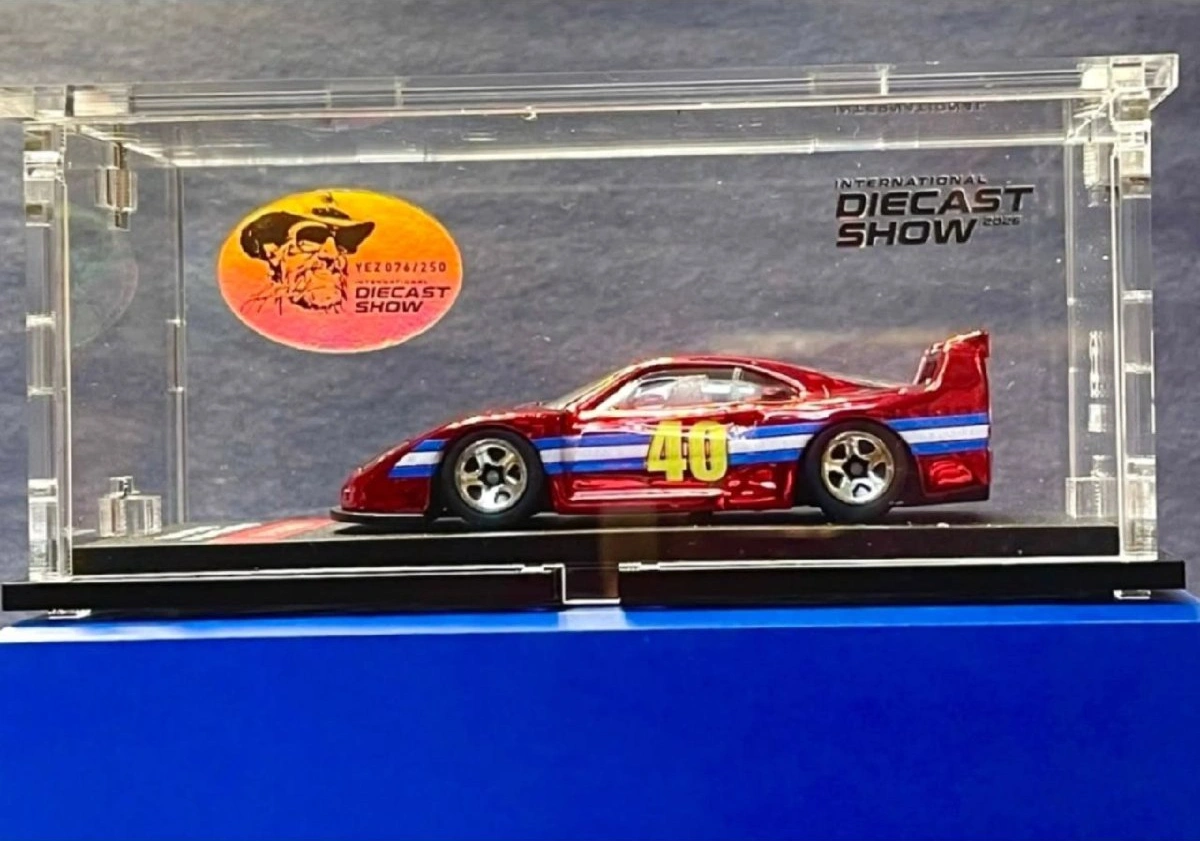 2026 Ferrari F40 Competizione Red: Image 2