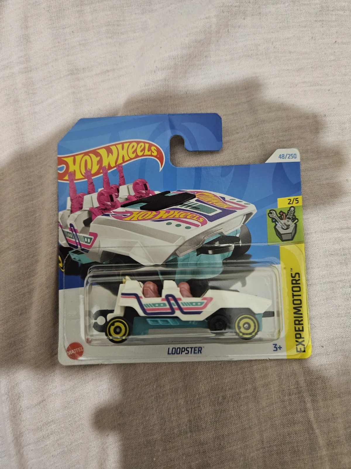 2024 Loopster White: Short: Image 2
