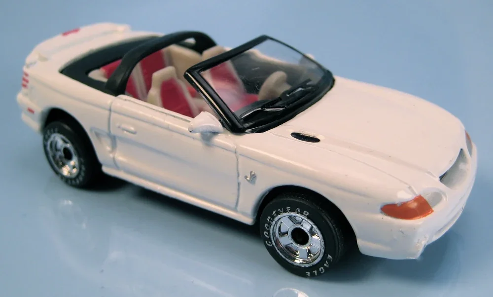 1995 Ford Mustang Cobra Convertible White: Image 2