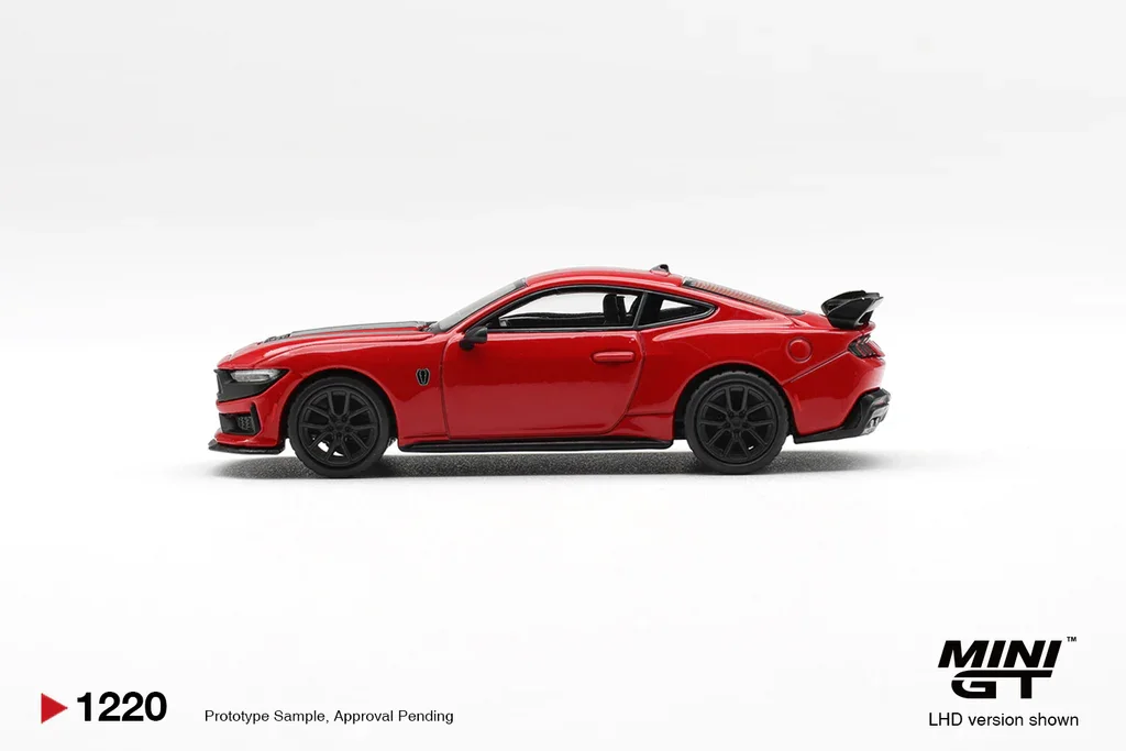 2026 Ford Mustang Dark Horse Red: Image 3