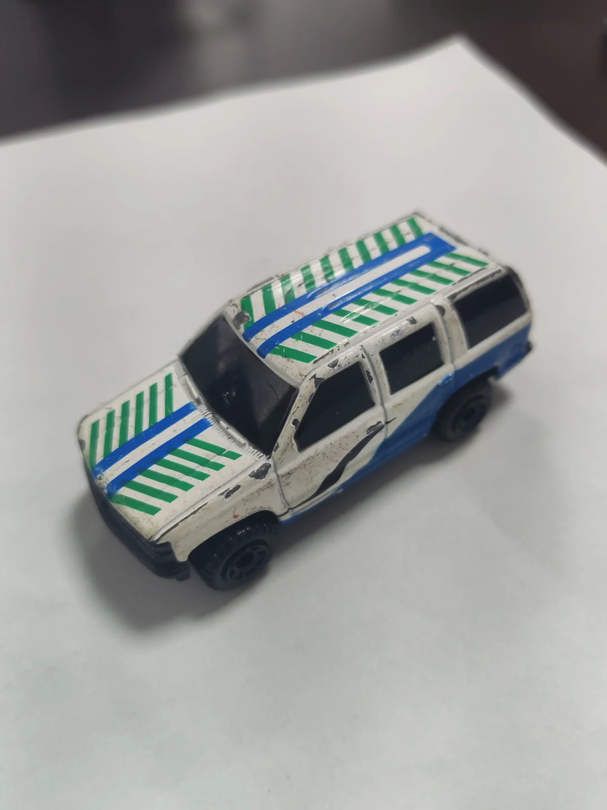 1999 97 Chevy Tahoe White: Image 2
