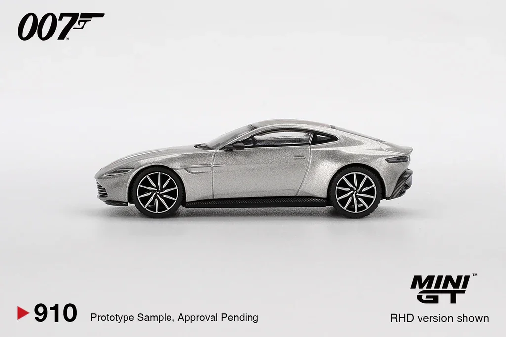 2026 Aston Martin DB10 "Spectre" Silver: Image 4