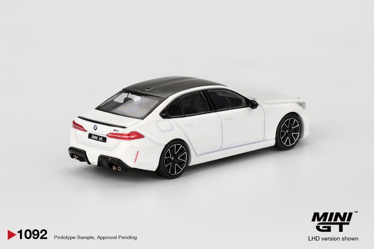 2025 BMW M5 (G90) White: Image 3