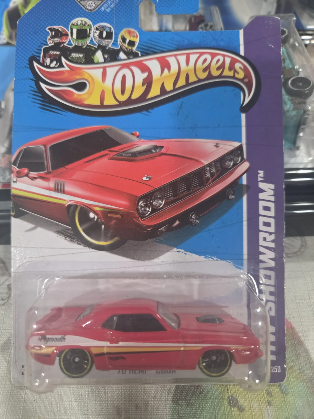 2013 70 Hemi Cuda Red: Long (INT): Image 2