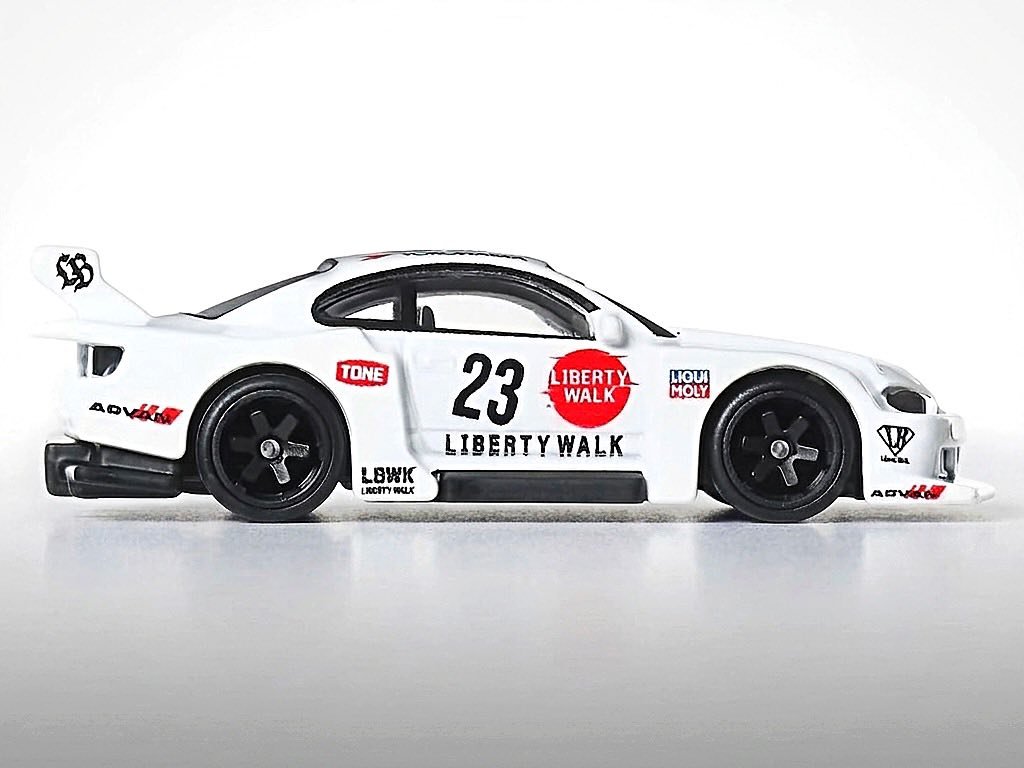 2026 LB Super Silhouette Nissan Silvia (S15) White: Image 3