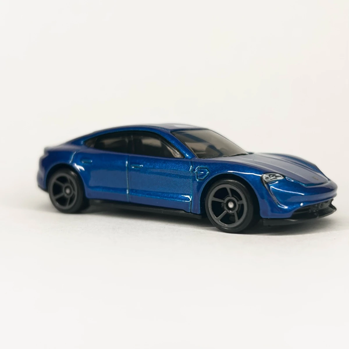 2026 Porsche Taycan Turbo S Blue: No Package: Image 5