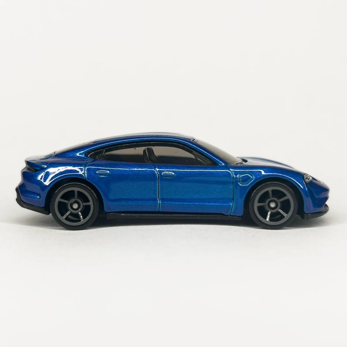 2026 Porsche Taycan Turbo S Blue: No Package: Image 6