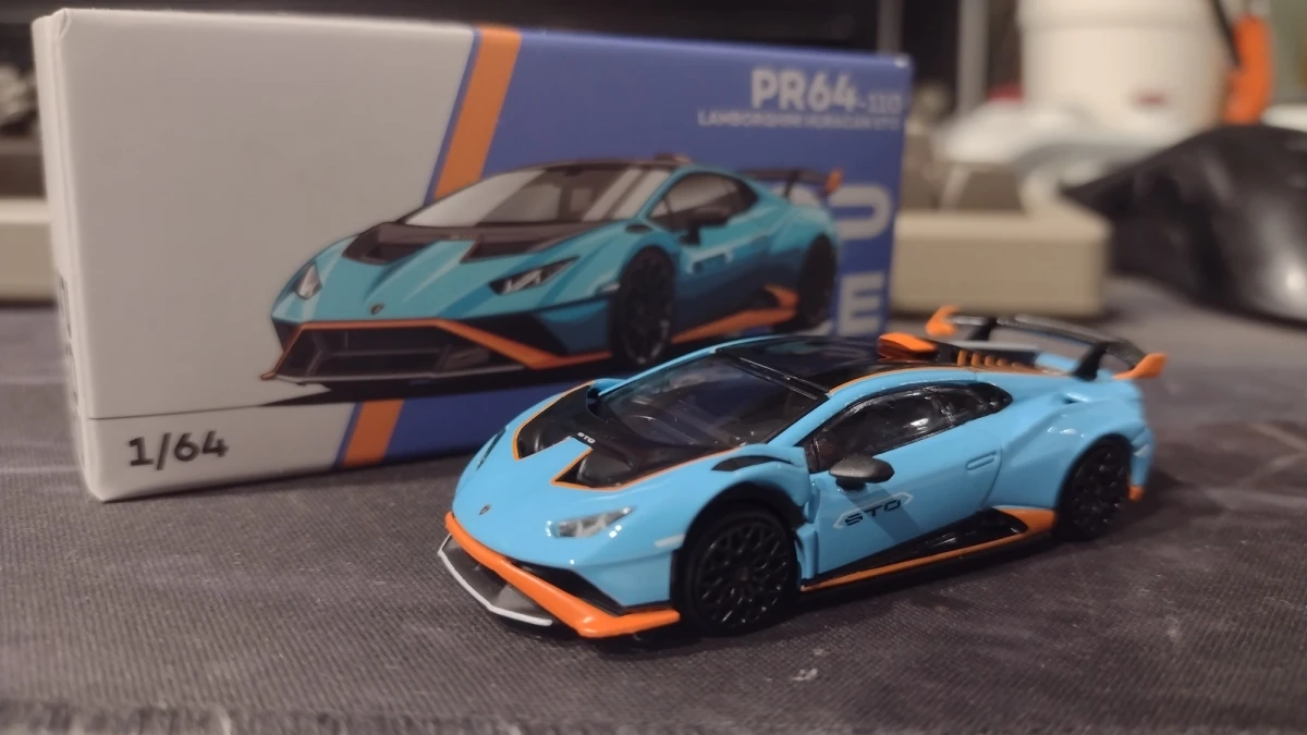 2024 Lamborghini Huracán STO Blue: Box: Image 5