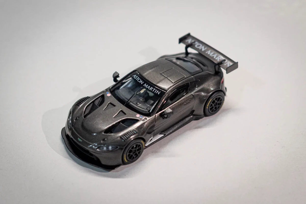 2025 Aston Martin Vantage GT3: No Package: Image 2