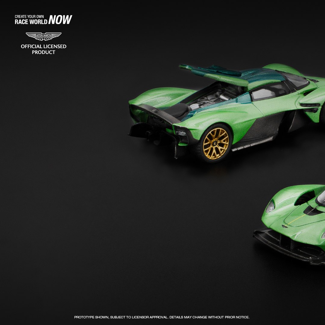 2025 Aston Martin Valkyrie Green: No package: Image 3