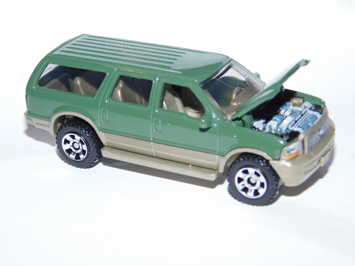 2026 2004 Ford Excursion Green: No Package: Image 4