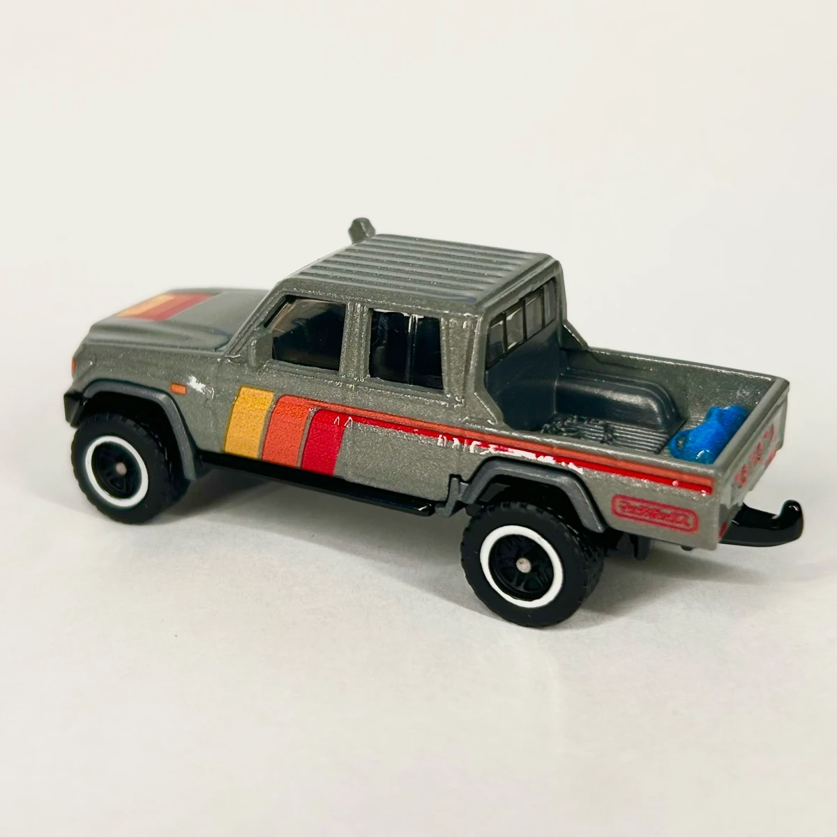 2026 17 Toyota Land Cruiser 78 Silver: No Package: Image 2