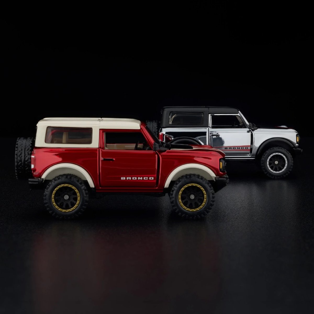 2026 21 Ford Bronco Red: Image 12