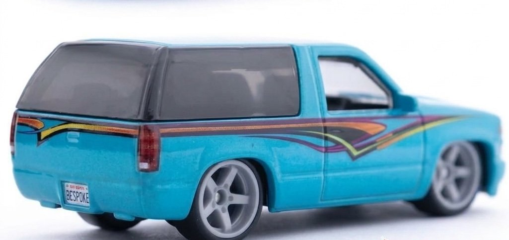 2026 1995 Chevrolet Tahoe Blue: Image 3