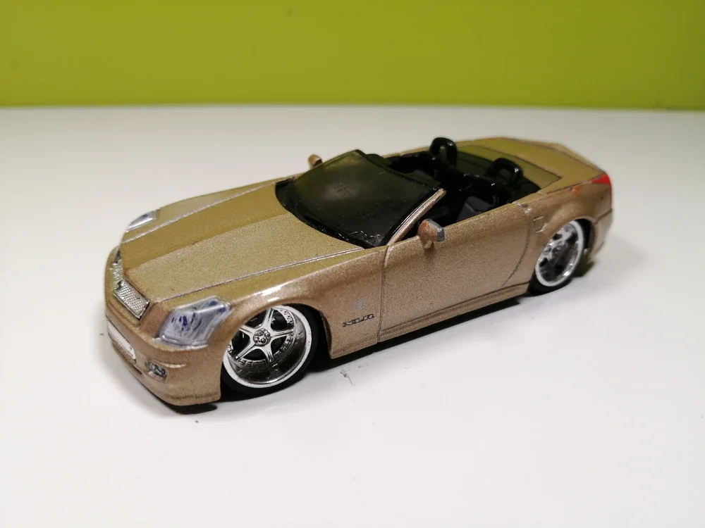 2005 Cadillac XLR Convertible Gold: Image 2