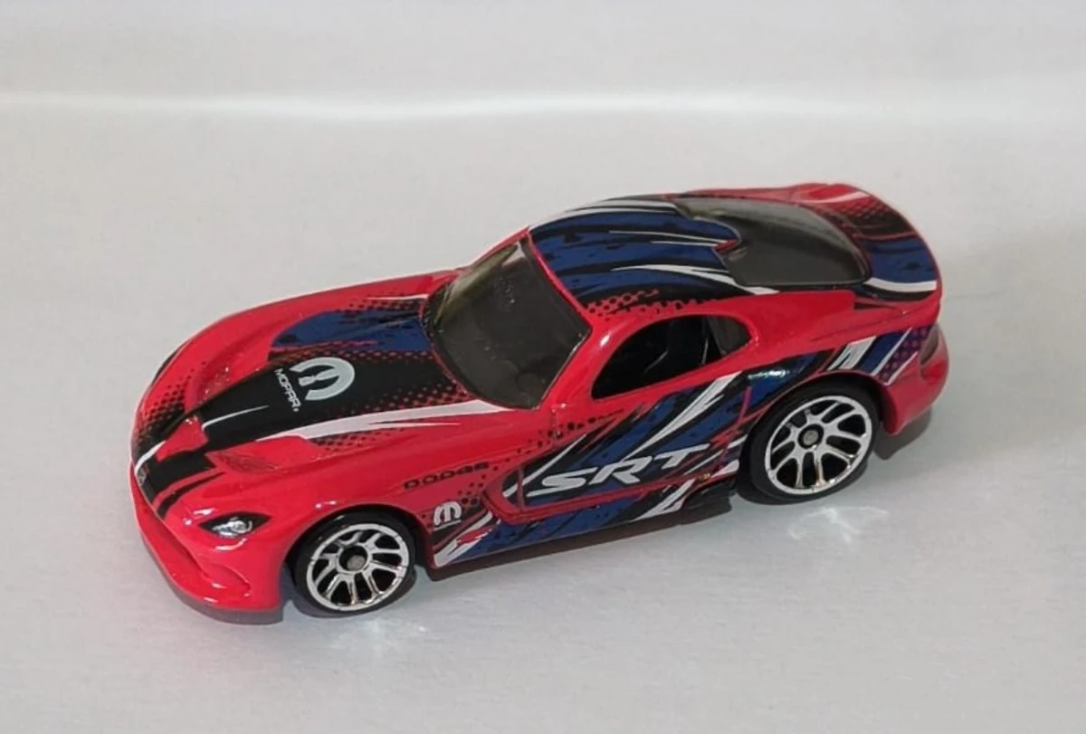 2024 2013 SRT Viper Red: Image 2