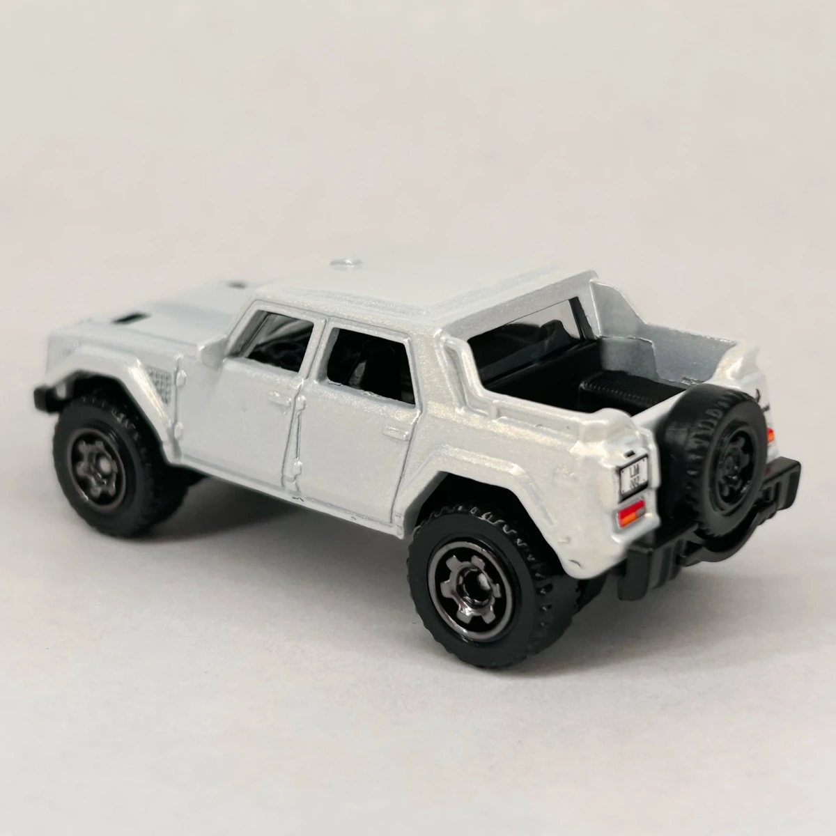2026 Lamborghini LM002 White: No Package: Image 6