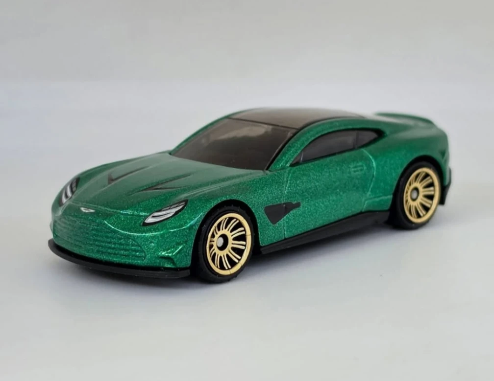 2026 2025 Aston Martin Vanquish Green: No Package: Image 4