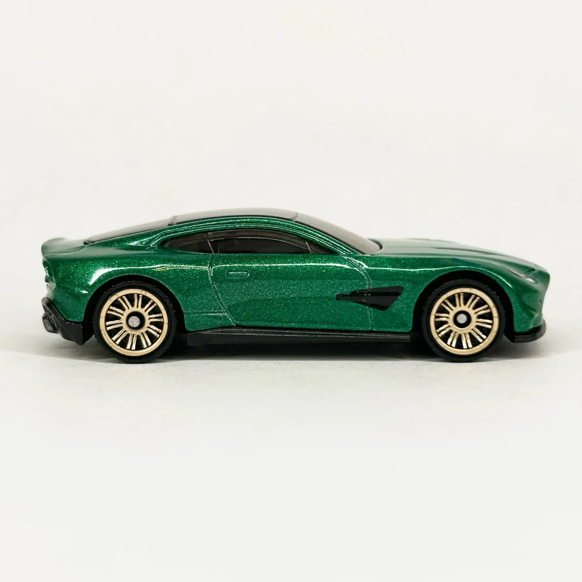 2026 2025 Aston Martin Vanquish Green: No Package: Image 5
