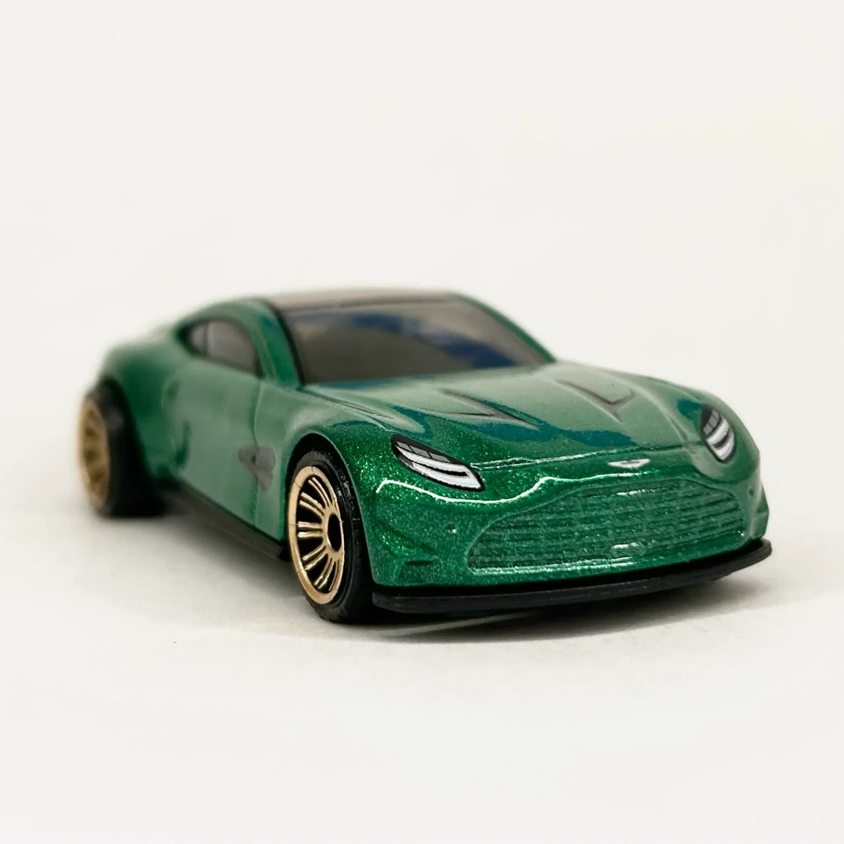 2026 2025 Aston Martin Vanquish Green: No Package: Image 6