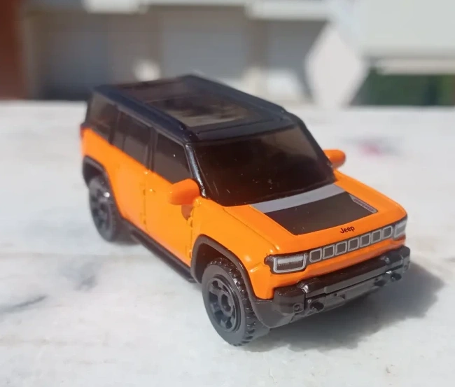 2026 2025 Jeep Recon Orange: No Package: Image 4