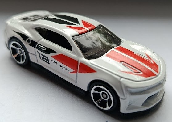 2026 18 Camaro SS White: No Package: Image 2