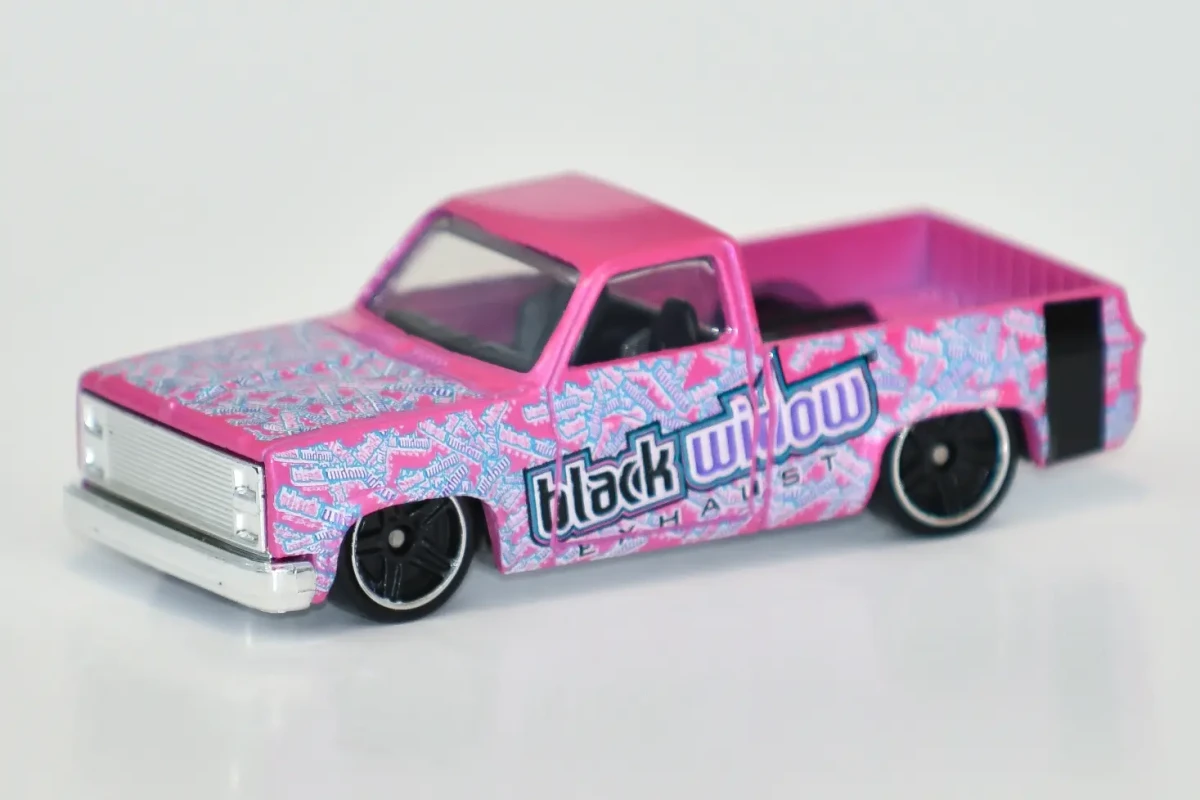 2026 83 Chevy Silverado Pink: No Package: Image 2